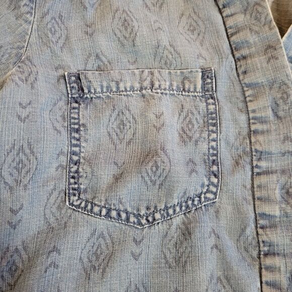 Cloth & Stone Top Shirt Womens Medium Blue Chambray Denim Southwest Aztec Casual - Picture 7 of 14